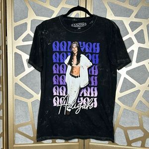 AALIYAH GRAPHIC TEE‎